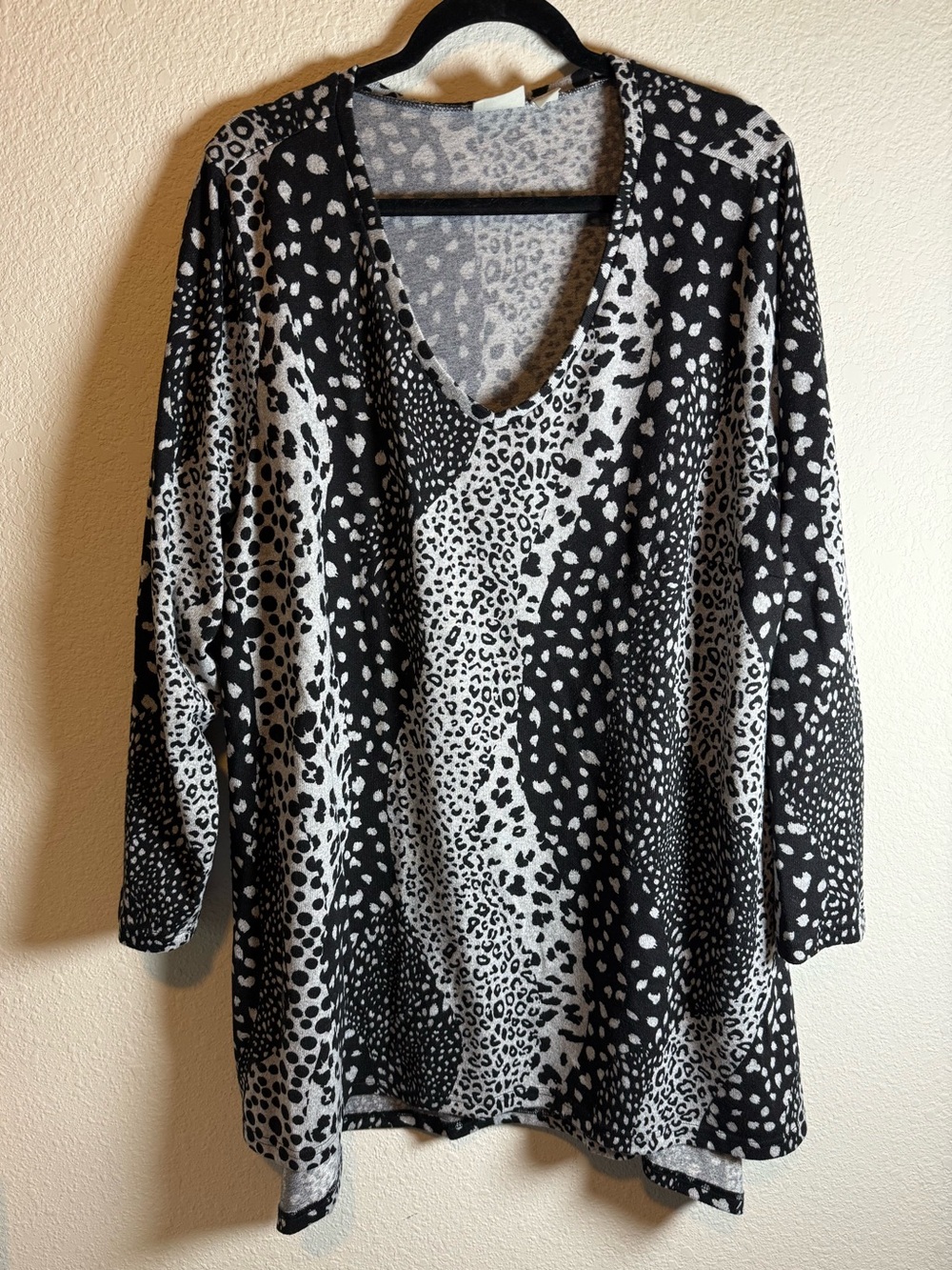 Plus Size 22/24 Black & White Animal Print Tunic Top with Pockets